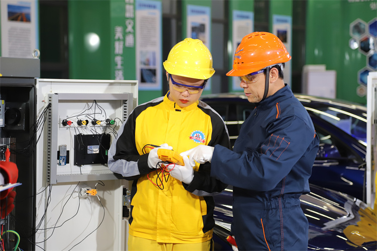 學(xué)新能源充電樁運維工程師專業(yè)，為何西安萬通成為優(yōu)選？