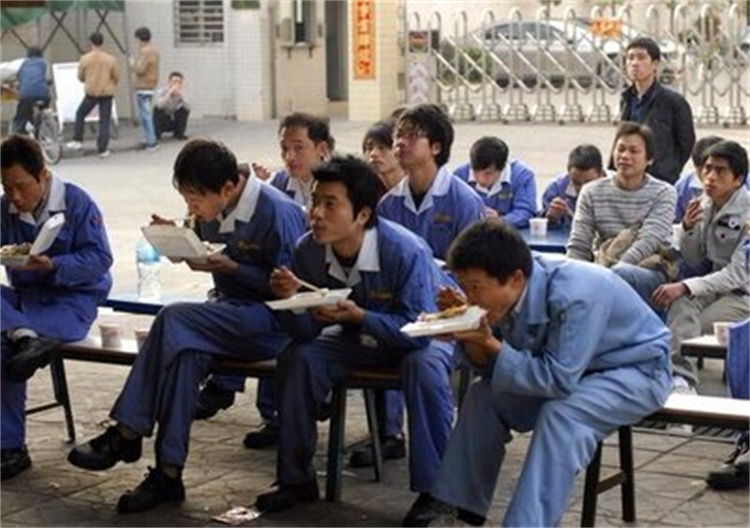 初中畢業(yè)生的三條出路！選擇最適合自己的那一條！