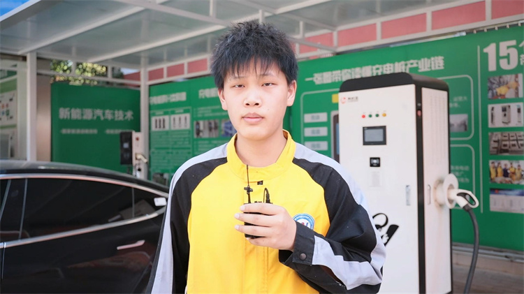 中考之外，技術(shù)之路——?jiǎng)⑽暮赖?6歲選擇