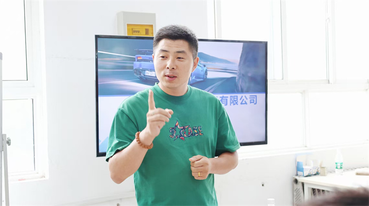 校企合作再升級(jí)，學(xué)子就業(yè)無憂——靚車牛人走進(jìn)西安萬通開展專場(chǎng)招聘