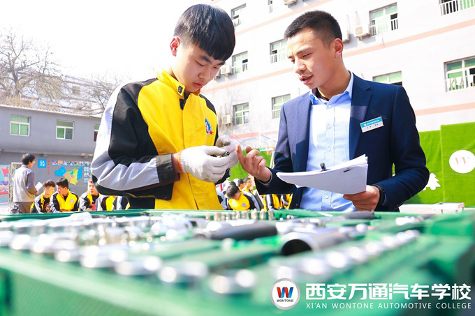 西安萬通汽車學(xué)校技能大賽選拔現(xiàn)場(chǎng)