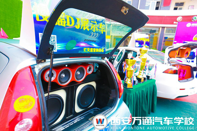 西安萬(wàn)通汽車(chē)學(xué)校汽車(chē)音響改裝俱樂(lè)部成立