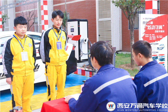 學汽修是去汽修廠還是到汽修學校好？