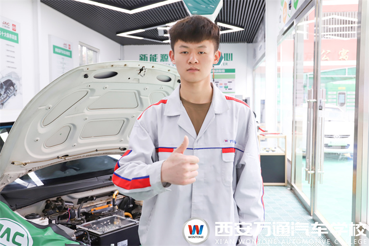 徐一方：傳統(tǒng)機(jī)修轉(zhuǎn)行來萬通學(xué)新能源技術(shù)！